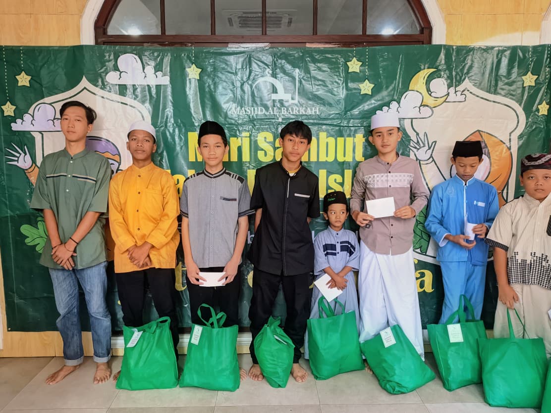 Masjid Al Barkah Gelar Santunan 200 Yatim dan Dhu’afa